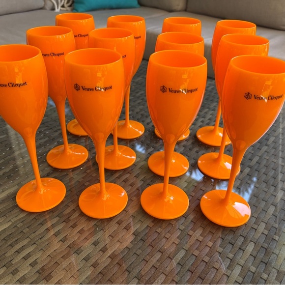 *NEW* Veuve Clicquot Set - 1 Champagne Bucket & 12 Matching Flutes - Picture 2 of 2